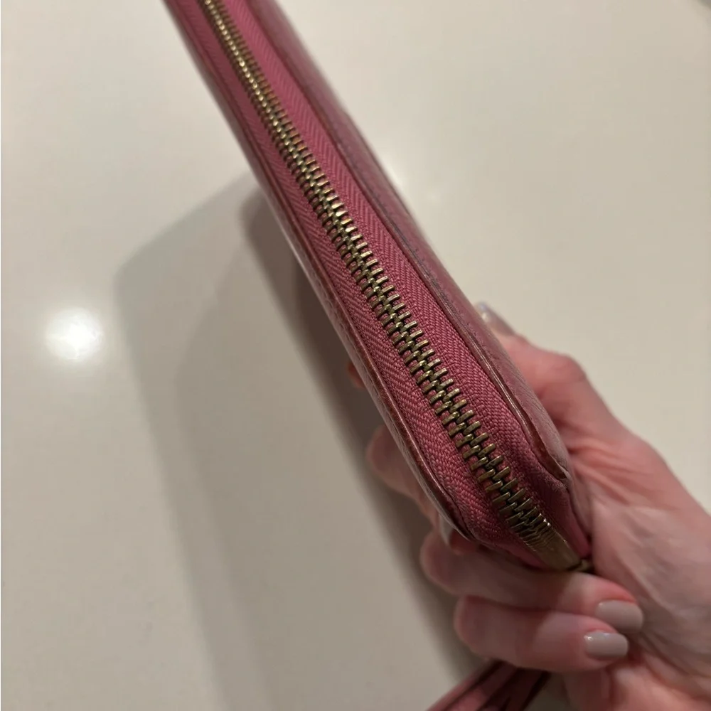 Gucci GG Soho Mauve Leather Zip Wallet with Tassel - Picture 4 of 16